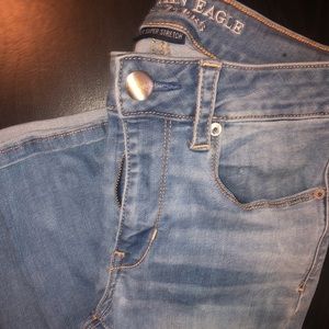 AE skinny kick lightwash jeans